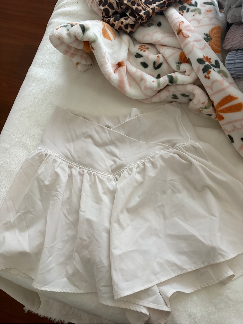 White flowy aerie shorts
